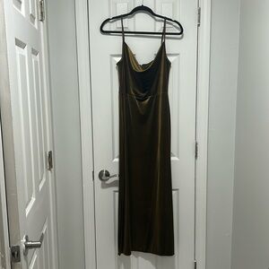 Just Taylor. Velvet olive green dress. Size 6.